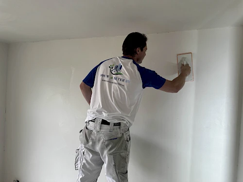 Afbeelding: Veelgemaakte fouten bij zelf stucen (en hoe een stukadoor dit voorkomt) (yevheni_stukadoor.jpg)