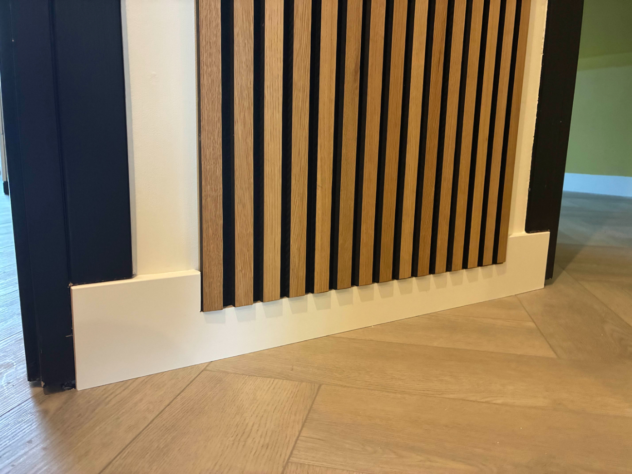 Occasion afbeelding: plinten_aangepast_aan_akoestische_panelen.jpg