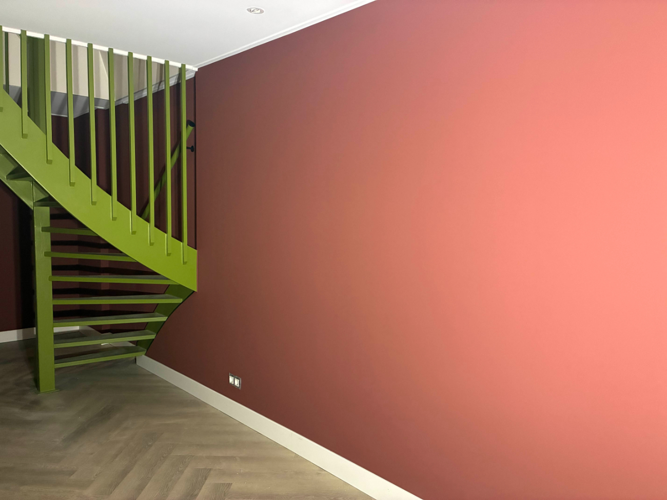 Occasion afbeelding: sauswerk_rode_muur_schilderwerk_trap.jpg